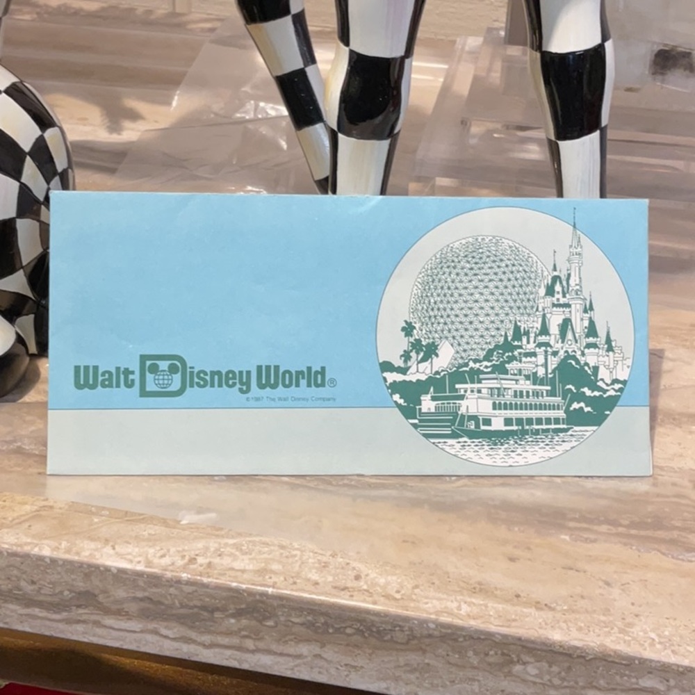 VINTAGE 1987 DISNEY DOLLAR - Picture 6 of 7